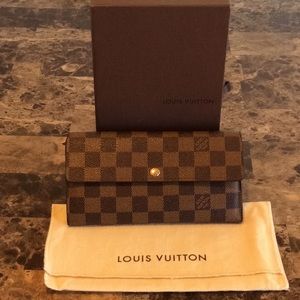 Authentic Louis Vuitton Sarah Damier Wallet